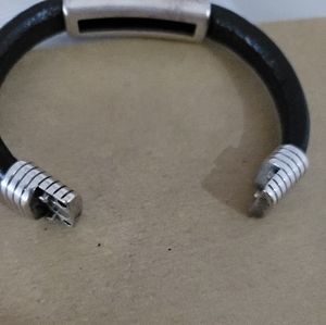 Black clip silver leather bracelet banglet 6.5 with gift box